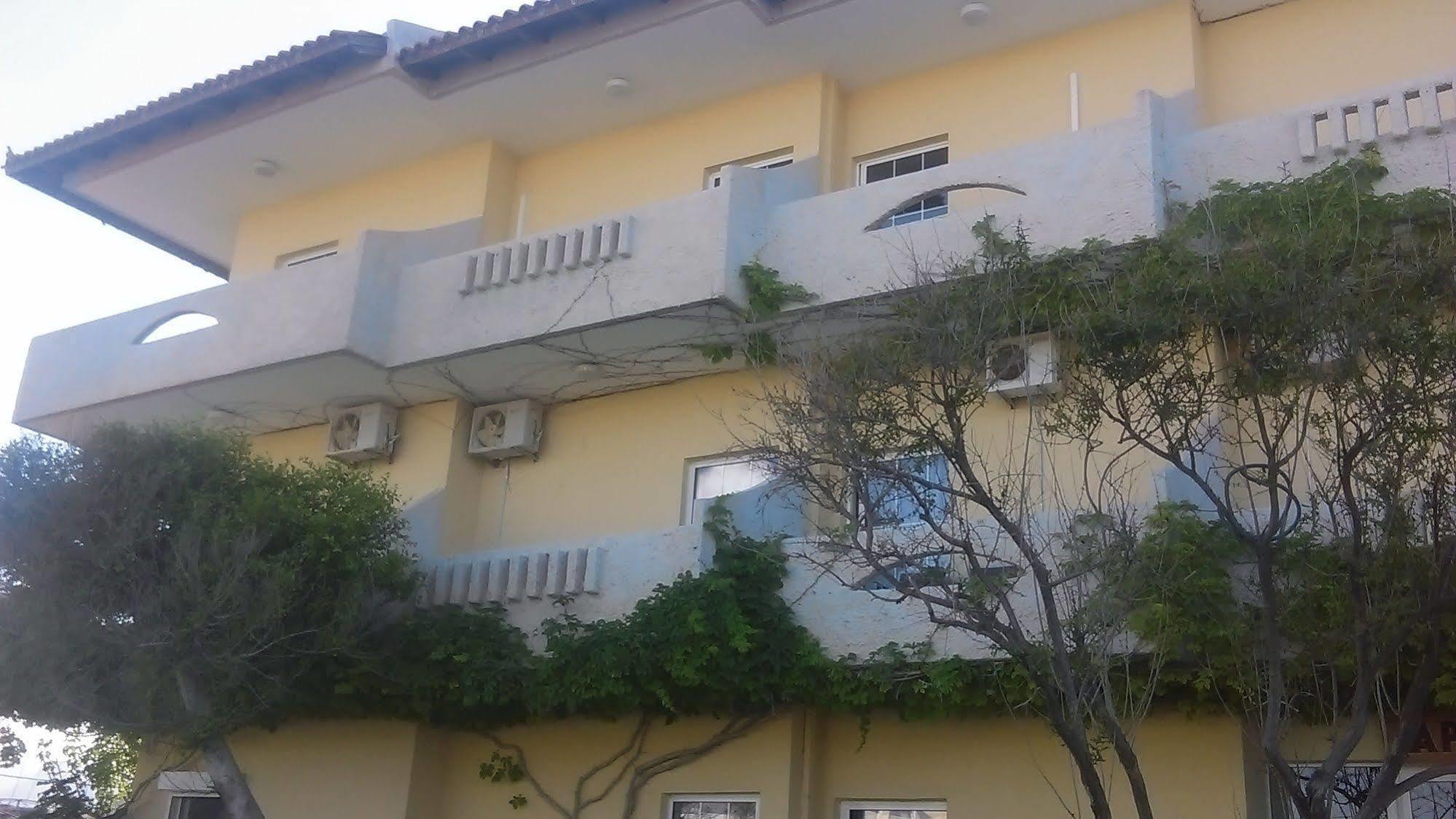 Aptera Hotel 3*